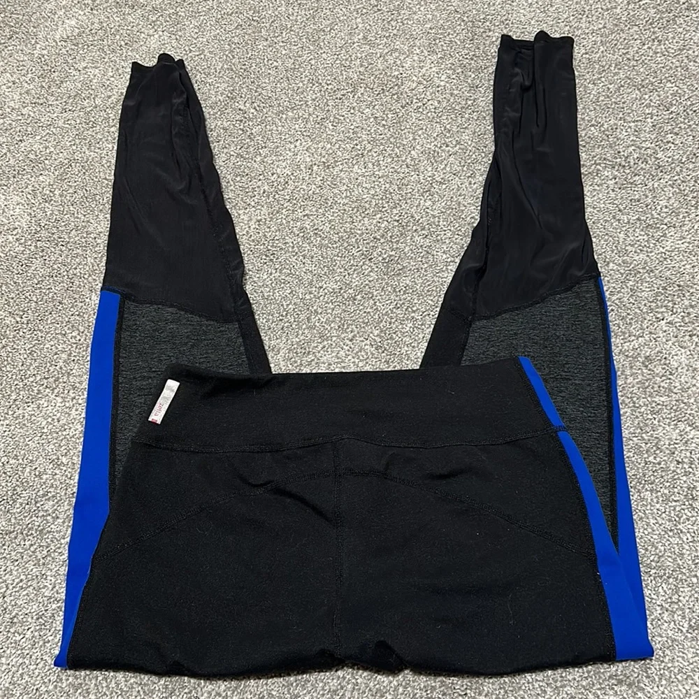 Zella black and blue live in‎ leggings with black mesh size small